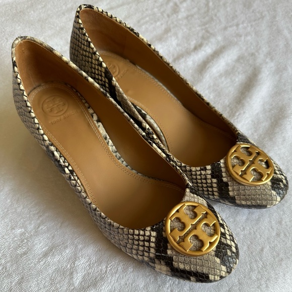 Tory Burch snakeskin embossed Chelsea pump - Picture 4 of 5
